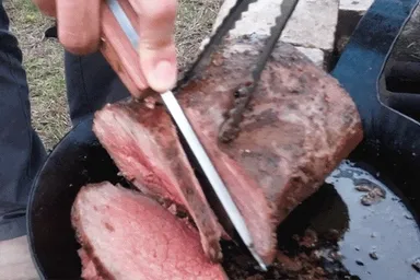 肉や野菜など様々な食材を切り口まで美しくカット可能