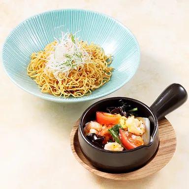 「海老とトマトの酸辣あんかけやきそば」単品1,400円