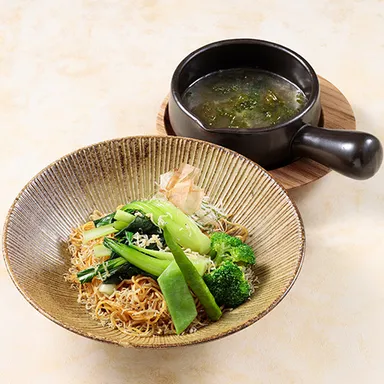 「青野菜と揚げしらすのあんかけやきそば」単品1,400円