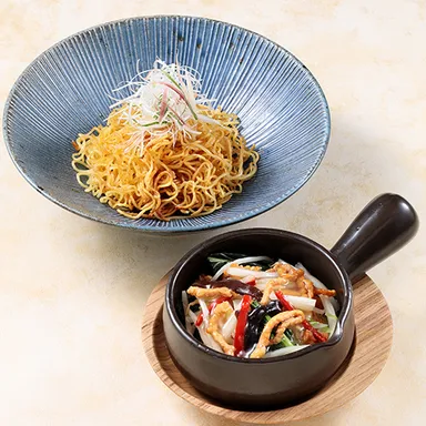 「豚肉の細切りと木耳のあんかけやきそば」単品1,300円