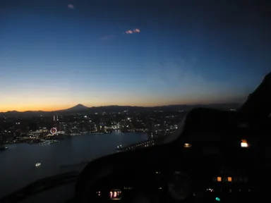 操縦席越しからMM21