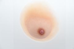 肌に合った色の人工乳房