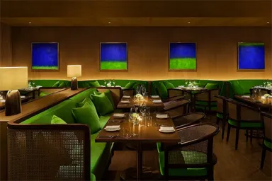 翡翠(Jade)とサファイアを基調としたインテリア