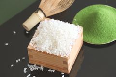 抹茶を引き立てるための米粉生地