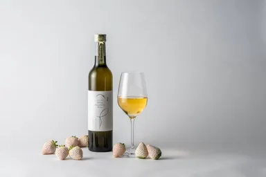 茜鶴　白いちごワイン　イメージ(1)