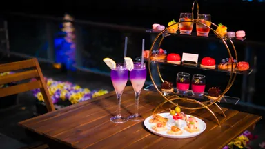 日本初、真夜中に楽しめるミッドナイトティー