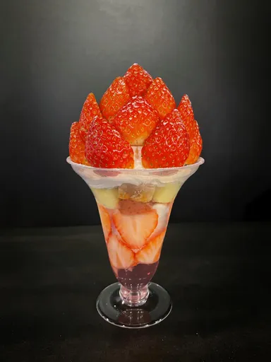 札幌いちごパフェ(ベリーベリークレイジー)