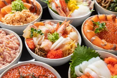 名物の朝から海鮮丼！