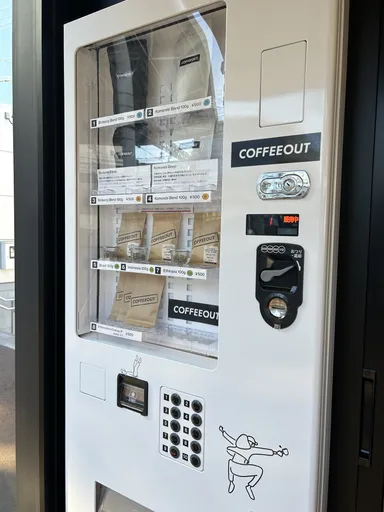 「COFFEEOUT」のアウトドア専用コーヒー豆を購入できる自動販売機