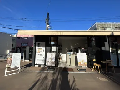 店舗全景(自販機は入口左側に設置)