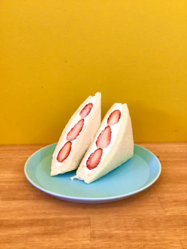 規格外イチゴを使ったフルーツサンド