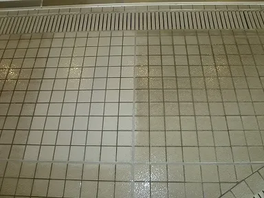 床タイル洗浄後(滑り止め済)