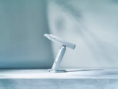 風の速さと軽さが生む、新しいヘアドライを実現したRe・De Hairdry (ホワイト)