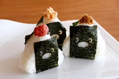 PINGU～山頂deちょこっとおにぎり～　(梅／鮭／おかか)　各380円