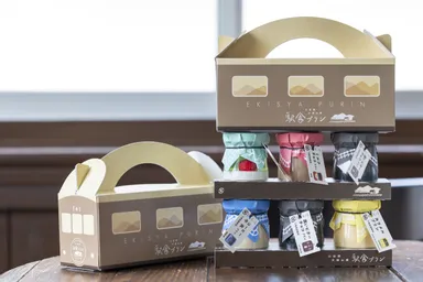 駅舎プリン 5種　1個380円～　1両編成プリンセット(3個入り)1,400円～