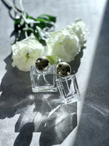 クリスタルクリアー色ボトルと蓋(ビーナスゴールド)との組合せイメージ