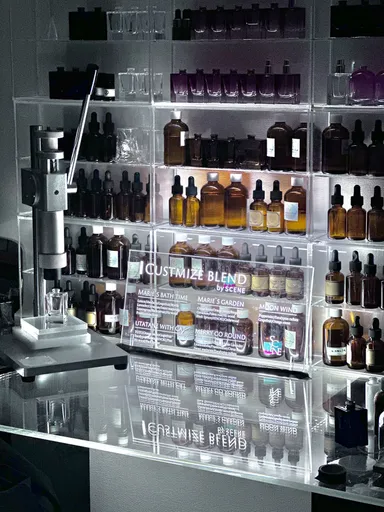 香りとボトルをカスタマイズするイメージ