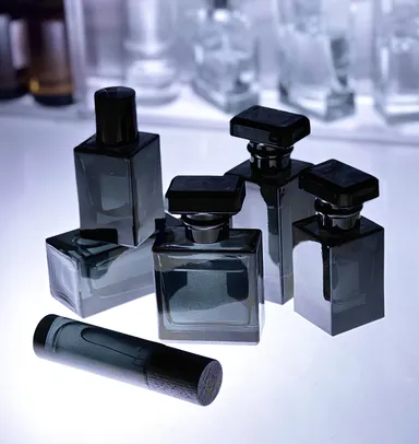 サファイアブラック色のボトル