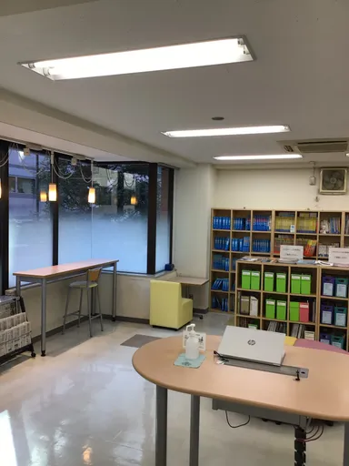 資料閲覧コーナー