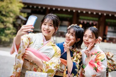 友人と一緒に記念撮影(2)