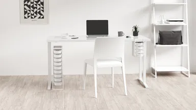 コンパクトながら大量収納が可能、デスク周りを快適に。