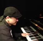 ジャズトリオ　Piano：小畑 智史