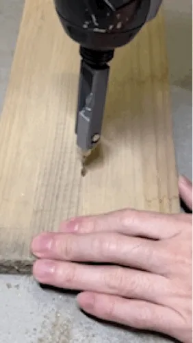 GIF：非推奨だが右回転させながらの穴あけも可能