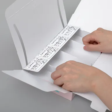 薬局：仕切りをセット