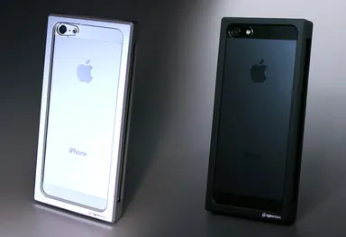 人気のシルバーに加え、ブラックモデルが登場