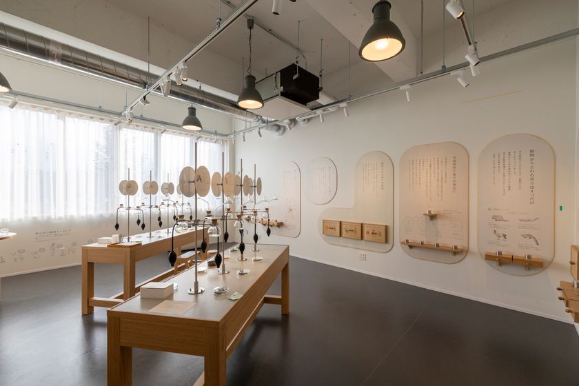 かたちのない「香り」を通して、
自然と科学への理解を深める―
北海道のスキンケアメーカーが、自社初の
“香りを体感する施設”「香りのラボ」をOPEN