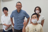 現在新たなデザインの取り組みを行っている川田凌也さん(写真中央右・11歳・八幡浜市在住)とプロジェクト参加社員