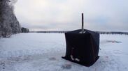 フィンランドの凍った湖上で初のサウナテント！