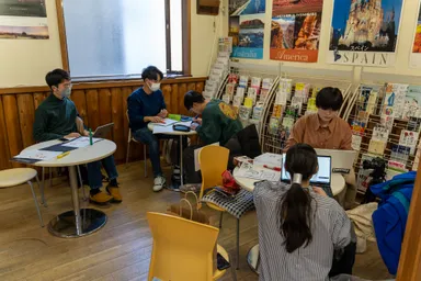 開催に向けて、学生と社会人がミーティング