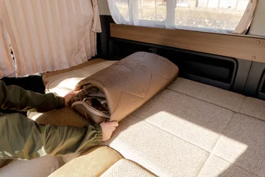 キャンピングカー専用寝具「hulu hulu」収納3