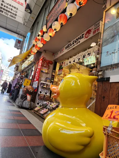 おおきな黄色いアヒルちゃんオブジェ