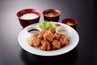 ヒカル考案 冗談抜きで旨いおかんの唐揚げ定食