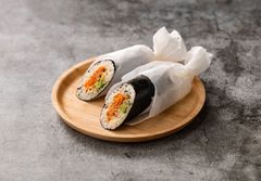 サーモンとアボカドの寿司ブリトー
