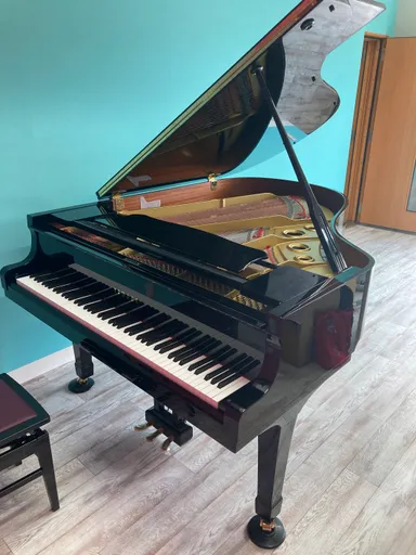 レッスン室はグランドピアノ