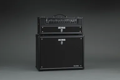 『KATANA-Artist MkII Head』(上)と『KATANA Cabinet 212 WAZA』(下)