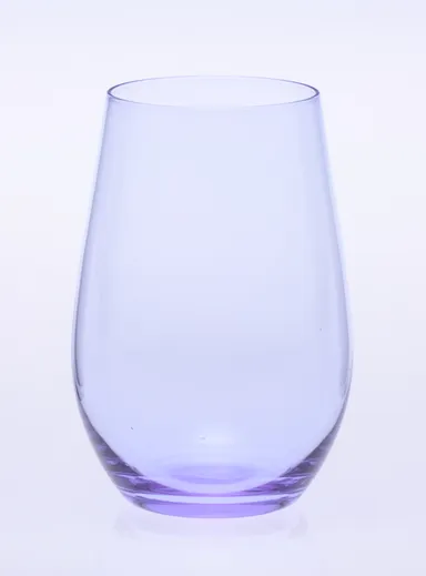 太陽光の下では青く見える