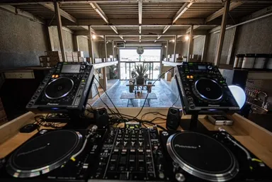 MANGOSTEEN BOTTLE SHOP 4