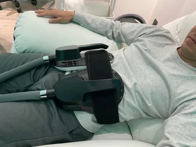 腹部の筋肉(写真)や、脇腹、二の腕、足の筋肉も鍛えられます