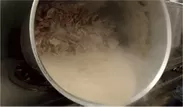 豚頭のみを20時間煮込み、旨味が凝縮されたスープ