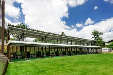 2階建て屋根付きの練習場