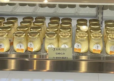 ショーケースに並ぶなめらかプリン