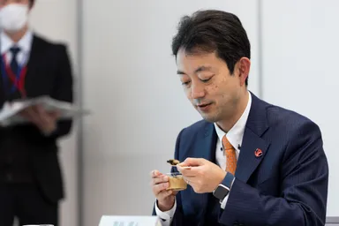 第5回房総ジビエコンテストの様子_知事試食