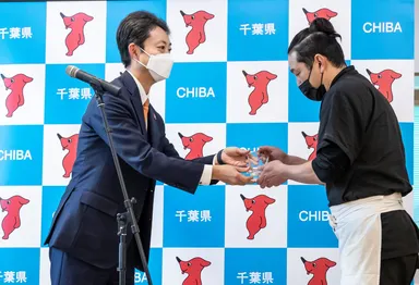 最優秀賞(千葉県知事賞)トロフィー授与