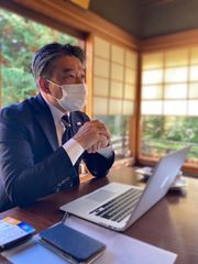 取材を受ける藤井社長