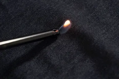 火の粉が飛んでも焦げない