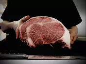 仕入れた肉は外部保管せず、その日その日でベストな肉を提供する。